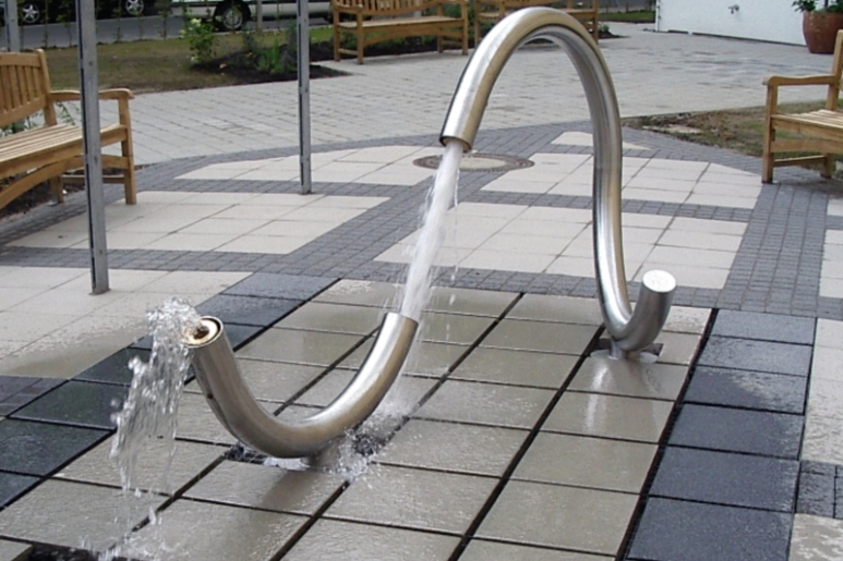 Moderner Brunnen